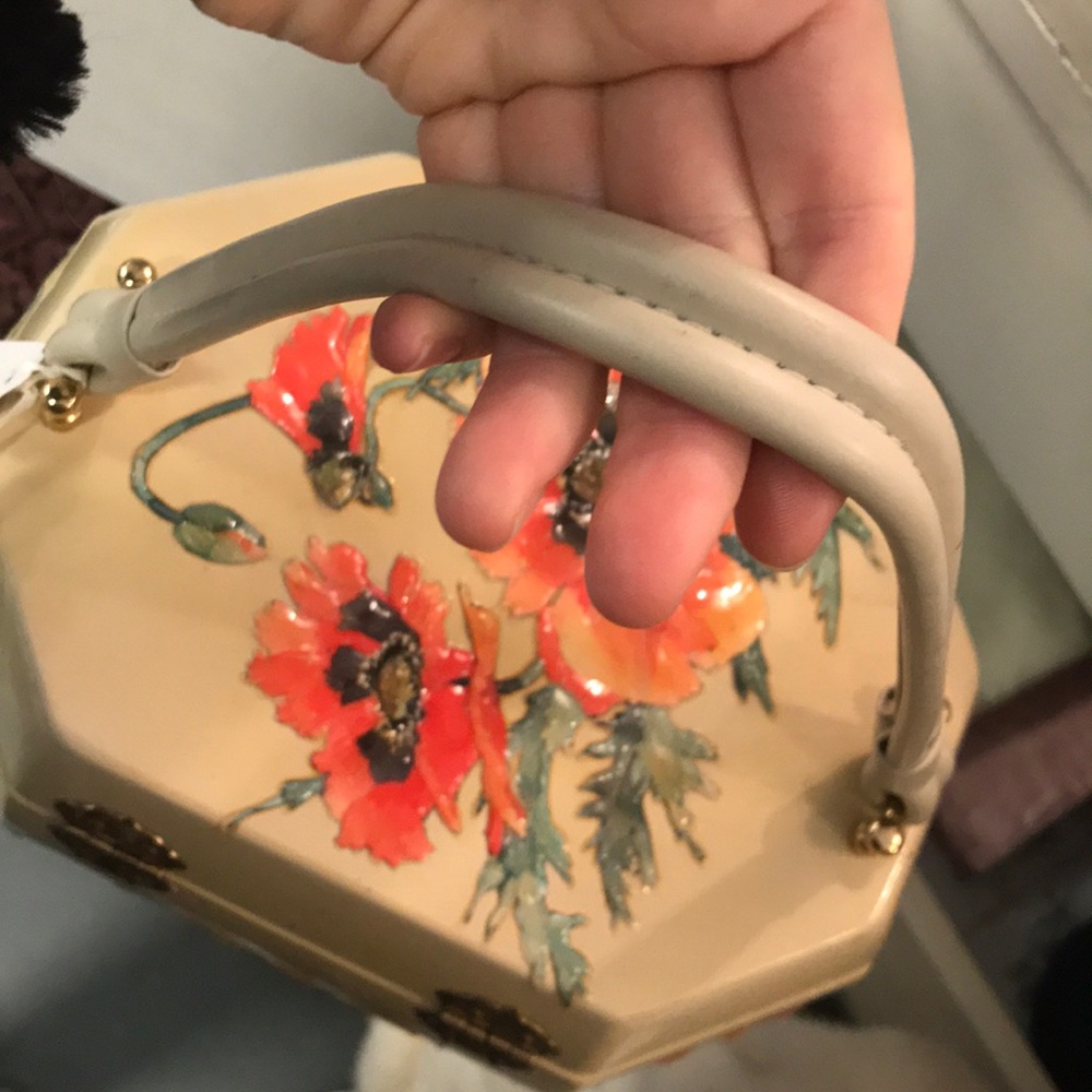 INQUIRE Vintage Carved Wood poppy Purse - Picture 5 of 8